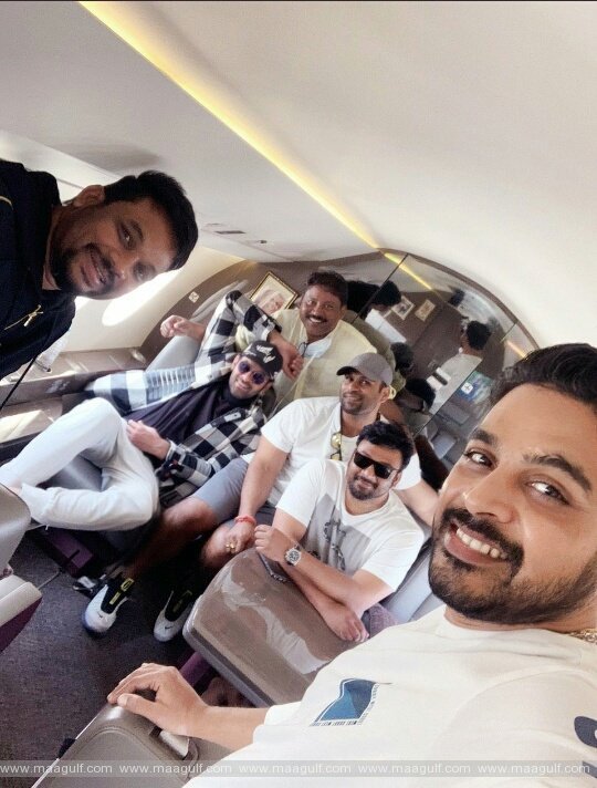 9 స్పెషల్ ఫ్లైట్ లో ప్రభాస్