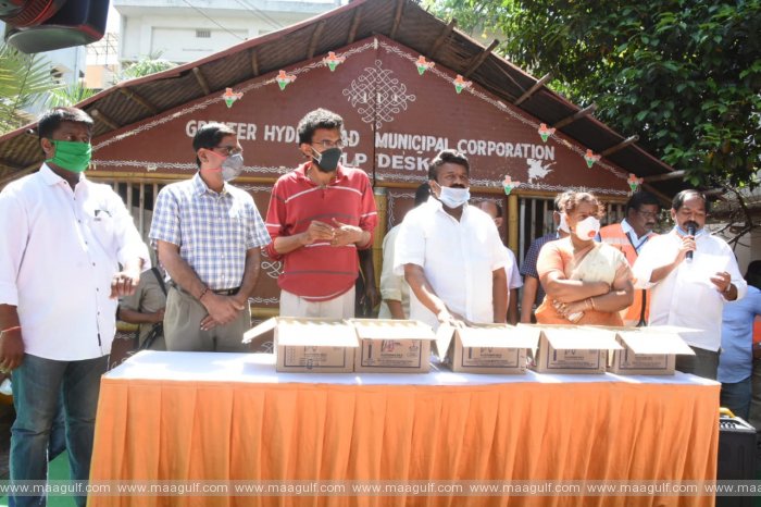 9 పారిశుద్ధ్య కార్మికులు అందించే సేవలకు డైరెక్టర్ శేఖర్ కమ్ముల చిరు సాయం