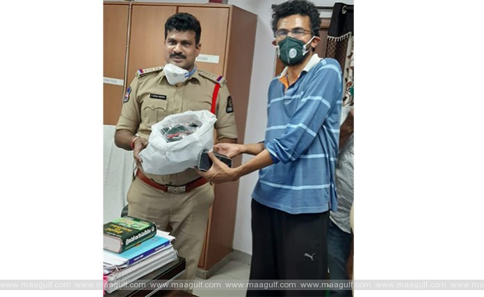 కర్నూలు పట్టణ పారిశ్యుధ్ద కార్మికులకు రీఫ్రెష్ మెంట్స్ పంపిణీ చేసిన శేఖర్ కమ్ముల