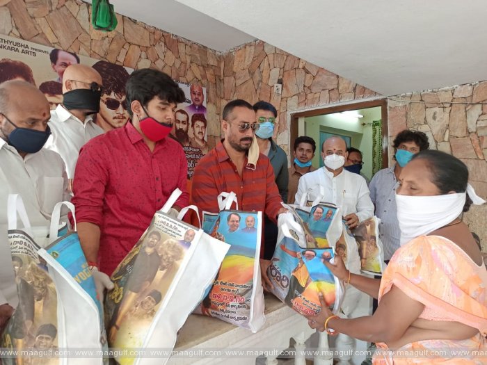 9 సీనీ కార్మికుల కు అండగా నిలబడిన పరారి మూవీ హీరో యోగీశ్వర్
