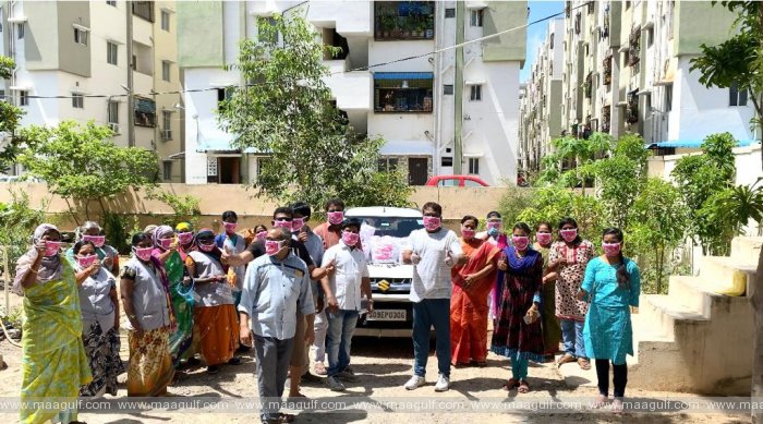9 జోగినపల్లి సంతోష్ కుమార్ సౌజన్యం \'మనం సైతం\' సారధ్యంలో చిత్రపురి కాలనీవాసులకు మాస్కుల పంపిణీ!!