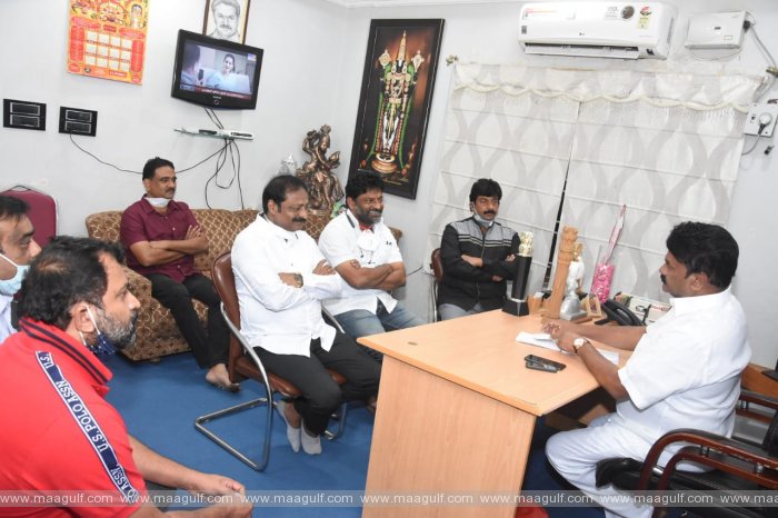 9 TV కళాకారులు 2 వేల మందికి నిత్యావసర వస్తువులు అందజేసి ఆదుకున్న మంత్రి తలసాని శ్రీనివాస్