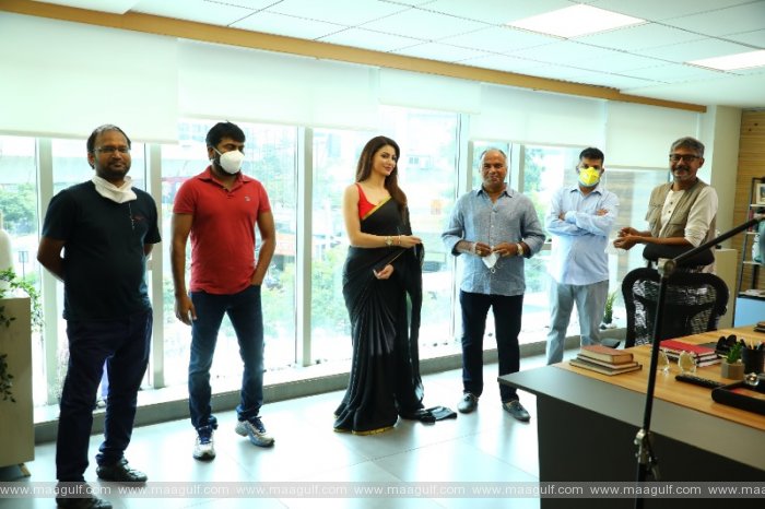\'బ్లాక్ రోజ్\' సినిమాని తెలుగు, హిందీ భాషల్లో నిర్మాణం