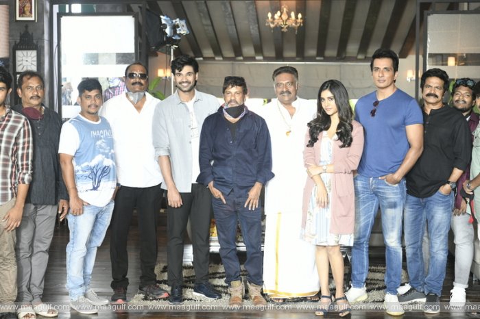 \'అల్లుడు అదుర్స్\' షూటింగ్‌లో జాయిన్ అయిన సోను సూద్‌
