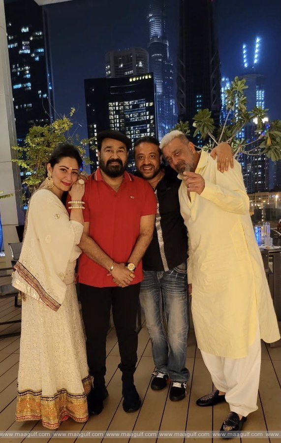 9 సంజూ భాయ్తో కలిసి దీపావళి సంబరాలు...