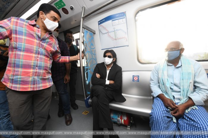 మెట్రోలో ప్రయాణించిన పవన్ కళ్యాణ్