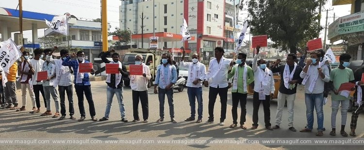 1 జగిత్యాలలో గల్ఫ్ కార్మికుల ధర్నా,రాస్తా రోకో...