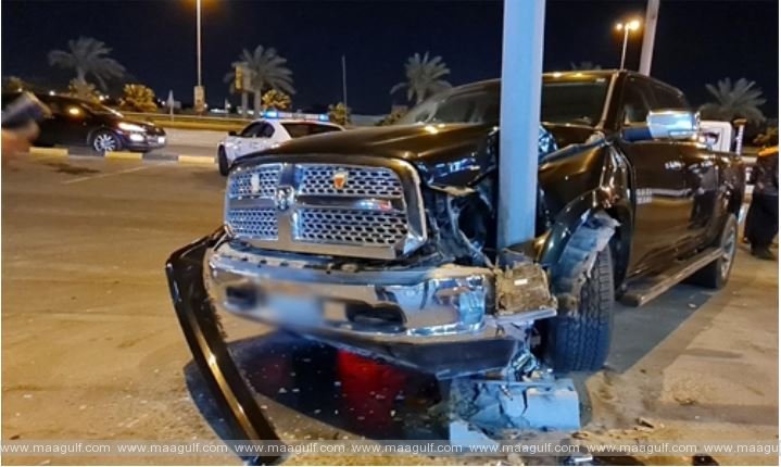 రోడ్డు ప్రమాదం: తృటిలో ప్రాణాపాయం తప్పించుకున్న వ్యక్తి