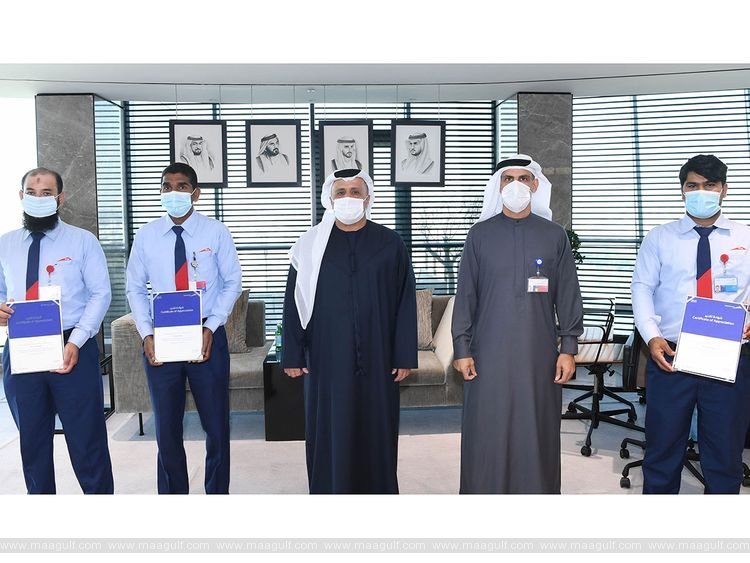 నిజాయితీ చాటుకున్న నలుగురు డ్రైవర్లు..ప్రశంసించిన ఆర్టీఏ