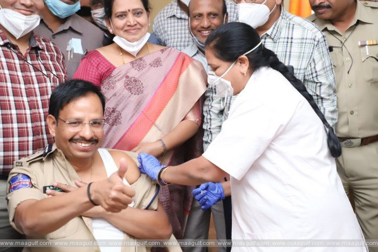 1 కరోనా వ్యాక్సిన్ తీసుకున్న సైబరాబాద్ సీపీ వీసీ సజ్జనార్