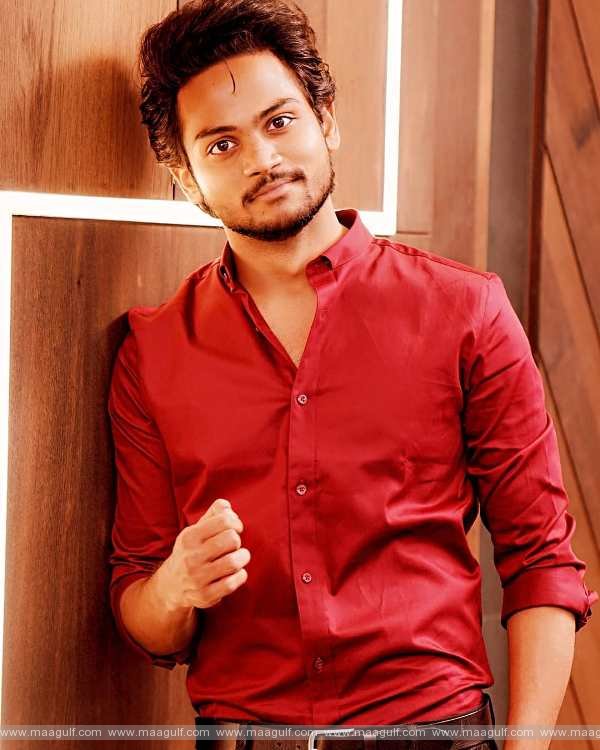 9 ఇటు సోషల్ మీడియాలో క్రేజ్.. అటు కాంట్రోవర్సీ ..ఇది చాలదా బిగ్ బాస్ ఎంట్రీకి?