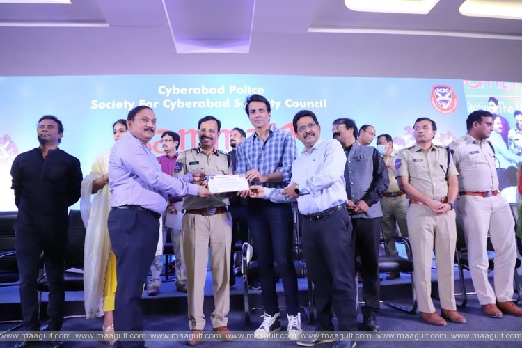 1 సోను సూద్ పై సైబరాబాద్ సీపీ సజ్జనార్ ప్రసంశలు