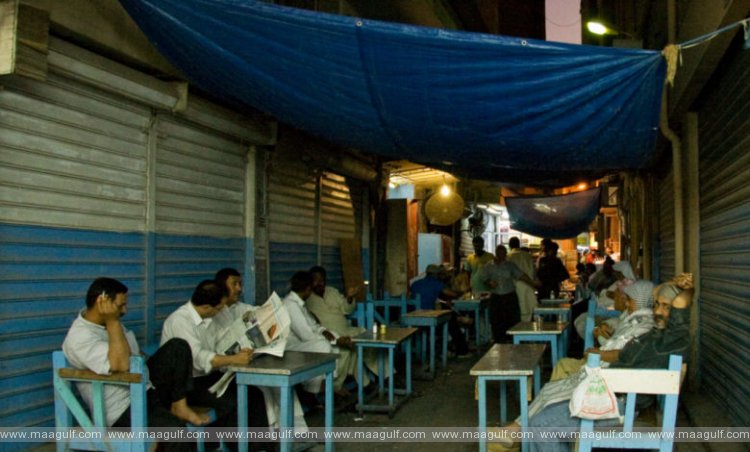 బహ్రెయిన్: దారికి అడ్డంగా టేబుళ్లు వేసి రెస్టారెంట్ నిర్వహణ..