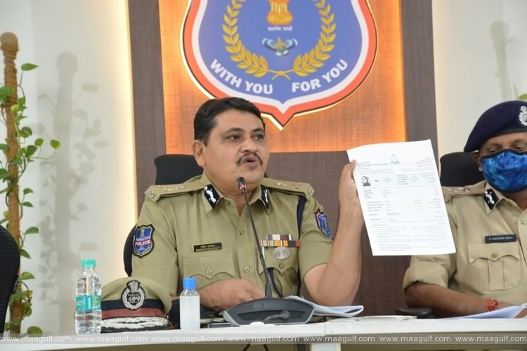 గల్ఫ్ వెళ్తున్నారా? జాగ్రత్త అంటూ హెచ్చరిస్తున్న కమీషనర్ మహేష్ భగవత్