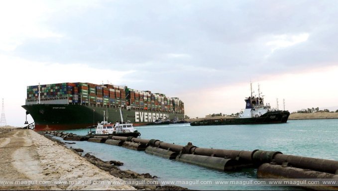 మొత్తానికి కదిలిన భారీ నౌక..