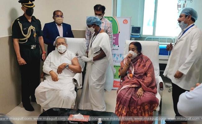కరోనా టీకా వేయించుకున్న ఏపీ గవర్నర్ దంపతులు