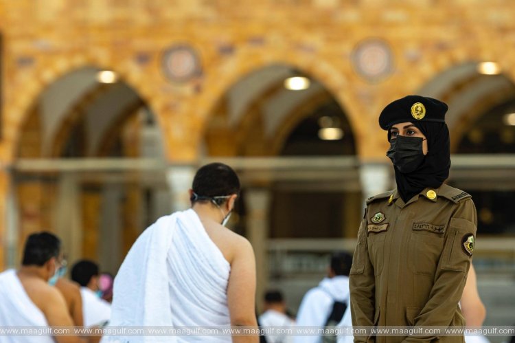 సౌదీ అరేబియా గ్రాండ్ మాస్క్ వద్ద తొలిసారిగా మహిళా సెక్యూరిటీ గార్డుల వినియోగం