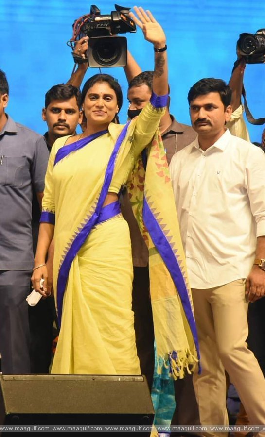 మూడు రోజుల షర్మిల నిరాహార దీక్ష..ఒక్కరోజు మాత్రమే అనుమతి మంజూరు!!