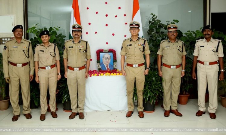 అంబేద్కర్ జయంతి: నివాళులర్పించిన ఏపీ డి‌జి‌పి గౌతం సవాంగ్