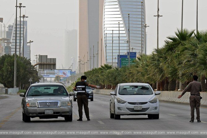 కోవిడ్ 19 నిబంధనల ఉల్లంఘన: 100 ఔట్ లెట్ల మూసివేత