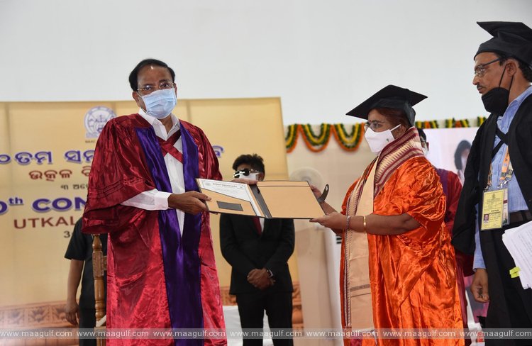 ఐదుగురు ప్రముఖులకు గౌరవ డాక్టరేట్ ప్రదానం చేసిన ఉపరాష్ట్రపతి
