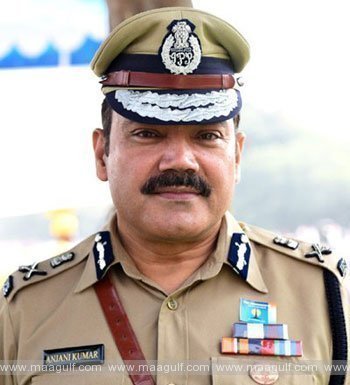 ప్రజలను బయటకు రావొద్దని అభ్యర్థిస్తున్న సీపీ అంజనీకుమార్