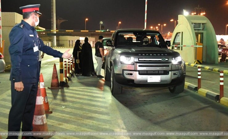 కింగ్ ఫహాద్ కాజువే ద్వారా పెద్ద సంఖ్యలో విజిటర్స్ రాక