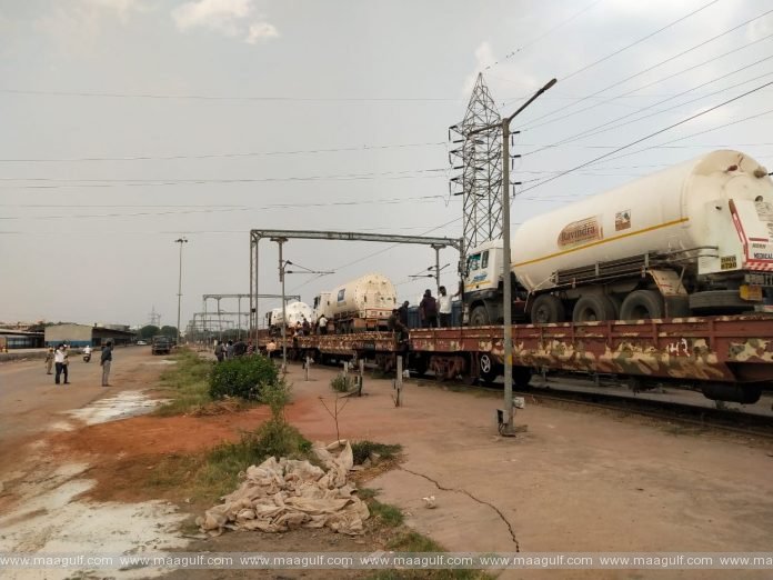 హైదరాబాద్ చేరుకున్న మొదటి ఆక్సిజన్ రైలు