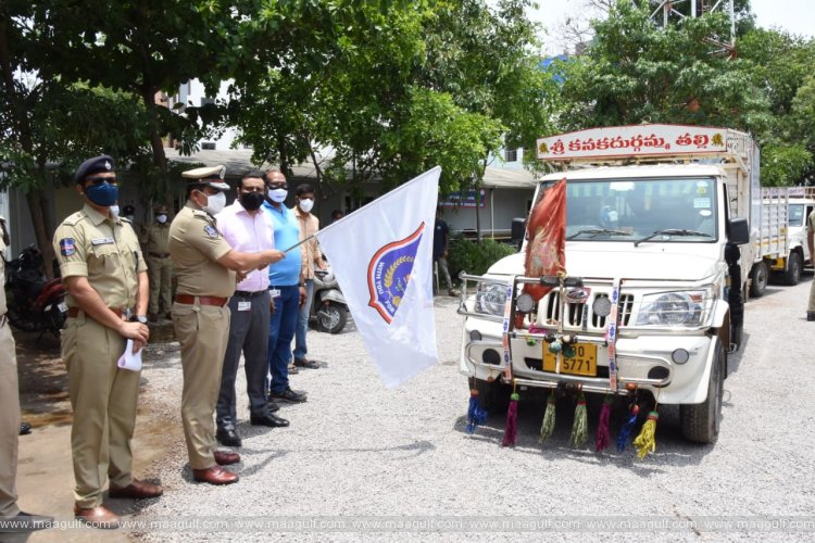 ఆక్సిజన్‌ ఆన్‌వీల్స్‌ వాహనాలను ప్రారంభించిన సీపీ మహేష్‌ భగవత్‌