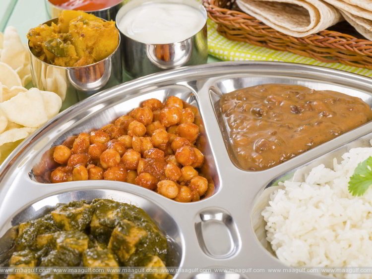 కరోనా బాధితులకు ఇంటికే ఉచిత భోజనం