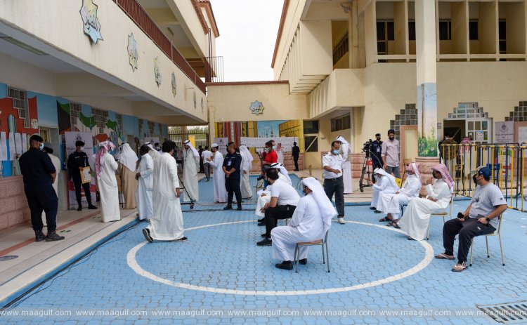 కువైట్ ఐదో నియోజవర్గానికి ఉప ఎన్నిక: పోలింగ్ స్టేషన్లకు పోటెత్తిన ఓటర్లు