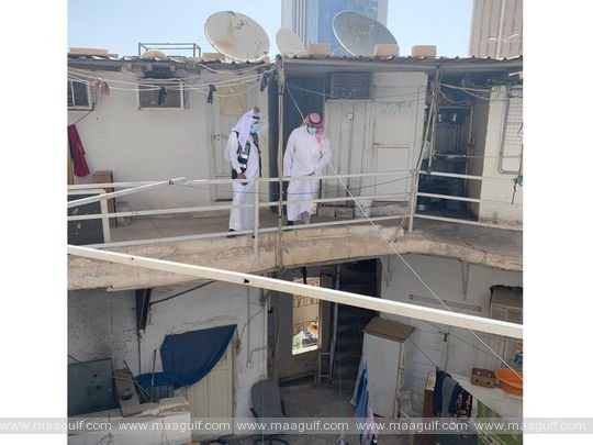 ఇళ్ళ నుంచి ఖాళీ చేయబడ్డ 8000 మంది వలస బ్యాచిలర్లు