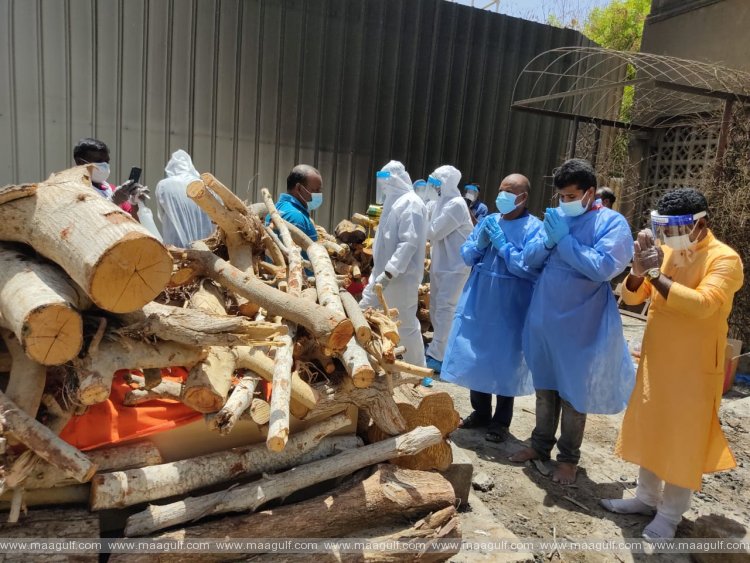 కరోనా తో మరణించిన వ్యక్తికి ఒమన్ లో అంత్యక్రియలు