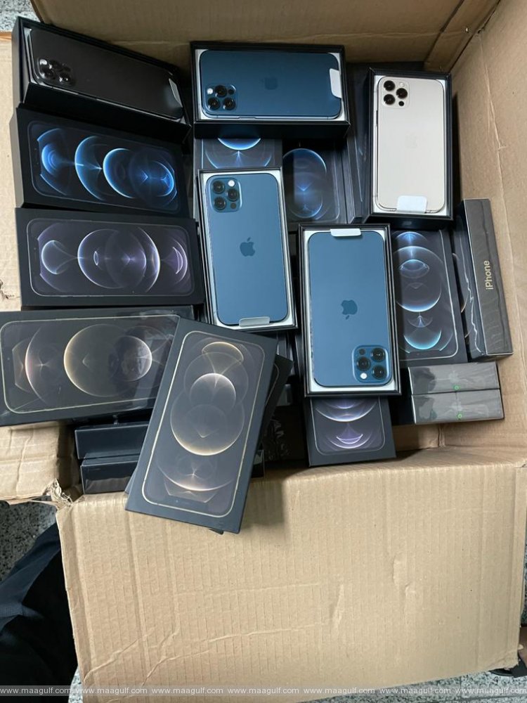 శంషాబాద్ విమానాశ్రయంలో విలువైన ఐఫోన్‌లు పట్టివేత