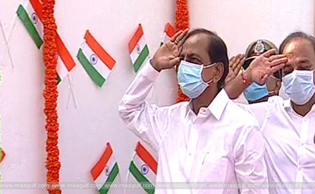 తెలంగాణ ఆవిర్భావ వేడుక‌లు: ప్రగతిభవన్‌లో జెండా ఆవిష్కరించిన కేసీఆర్‌