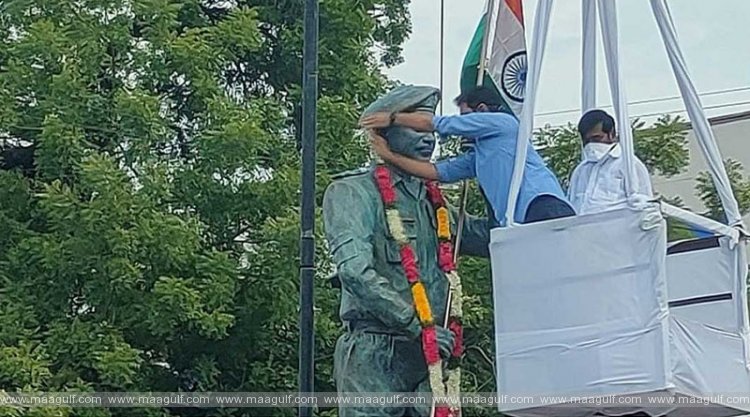 కల్నల్‌ సంతోష్‌ బాబు విగ్ర‌హాన్ని ఆవిష్కరించిన కేటీఆర్‌