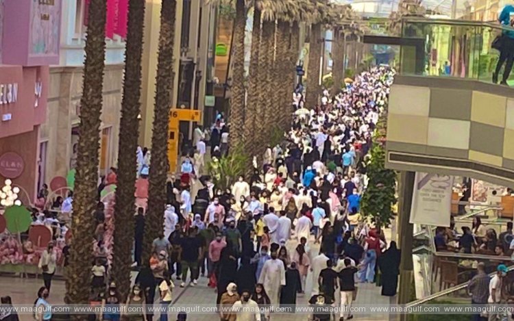 అవెన్యుస్ మాల్ కు పోటెత్తిన జనం..ఎంట్రీపై ఆంక్షలు విధించిన కువైట్
