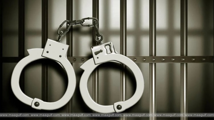 అక్రమంగా మసాజ్ సెంటర్..నలుగురు మహిళల అరెస్ట్