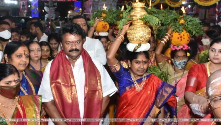 హైదరాబాద్: ఉజ్జయిని అమ్మవారికి బంగారు బోనం