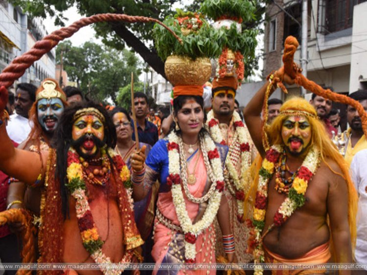 హైదరాబాద్ లో ఘనంగా బోనాల పండుగ