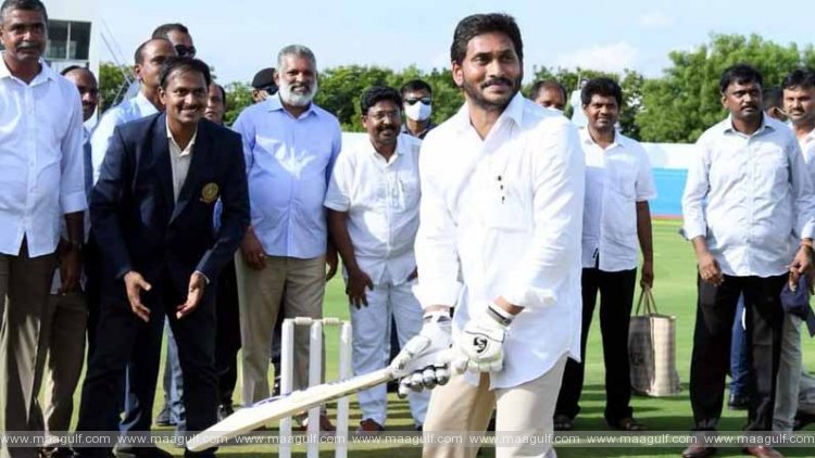 క్రికెట్ బ్యాట్ పట్టిన ఏపీ సీఎం జగన్