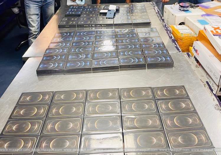 ఢిల్లీ  విమానాశ్రయంలో భారీగా ఐ ఫోన్లు పట్టివేత….