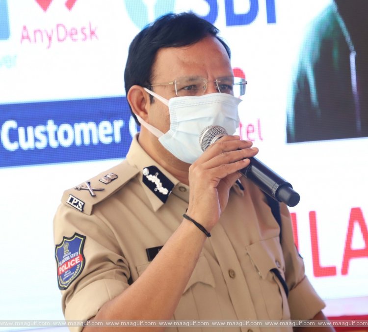 ఏడాదికి 100 కోట్లు దోచేస్తున్న సైబర్ నేరగాళ్లు: కమీషనర్ సజ్జనార్