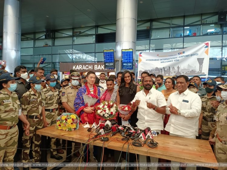 హైదరాబాద్ చేరుకున్న పీవీ సింధు..