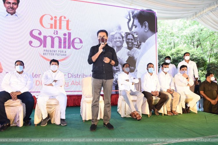 గిఫ్ట్ ఏ స్మైల్ లో భాగంగా త్రి చక్ర వాహనాలు అందించిన మంత్రి కేటీఆర్