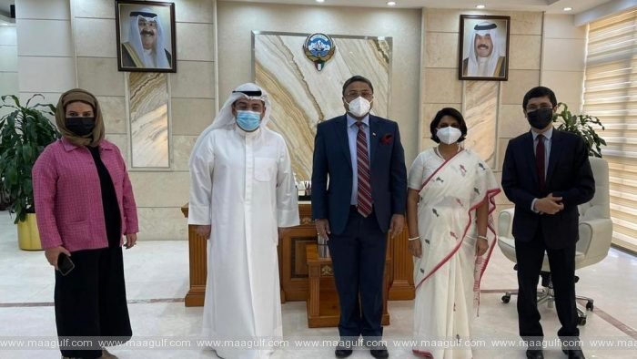 భారతీయులు కువైట్ తిరిగొచ్చే విషయమై ఇబ్బందుల పరిష్కారం కోసం చర్చలు జరిపిన భారత రాయబారి