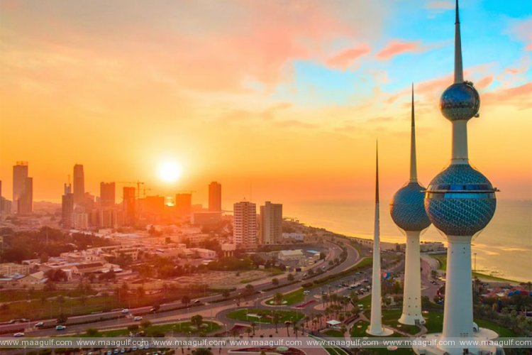 జీతాల కోసం 300 మంది వ్యవసాయ కార్మికుల ఆందోళన