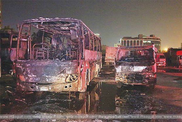 అగ్ని ప్రమాదం: పార్కింగ్ లాట్‌లో నాలుగు వాహనాల ధ్వంసం