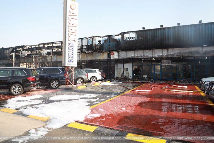 భారీ అగ్ని ప్రమాదం: 8 షోరూంలలో 55 కార్లు దగ్ధం