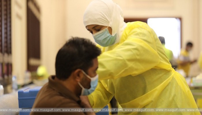 వలసదారులకు ఈ కేంద్రంలో వ్యాక్సినేషన్